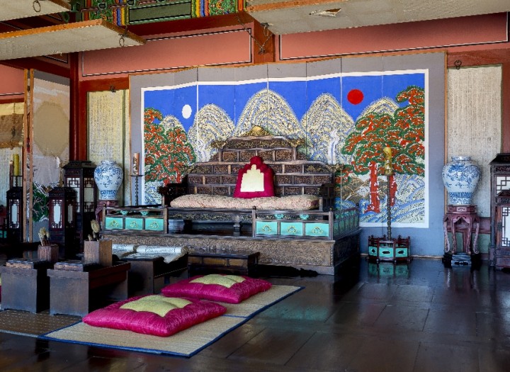 Hwaseong Haenggung Palace & Korean Folk Village Tour (8 Hours)